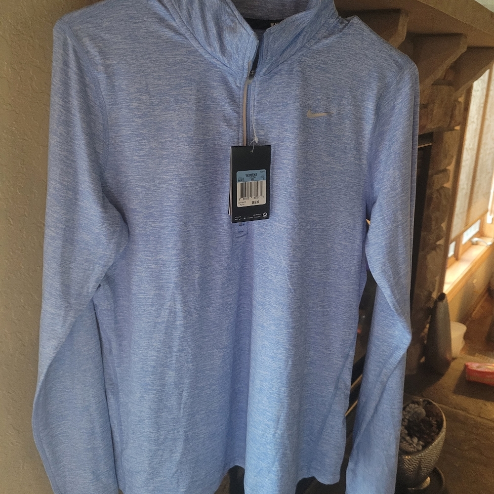 Women's Nike dry fit long sleeve shirt